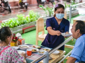 ประกาศรับดูแลผู้สูงอายุ อัมพฤกษ์อัมพาตให้อาหารทางสายยางผู้พักฟื้น